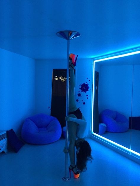 Photo Dance Room Decor, Pole Dance Studio, Home Dance Studio, Pole Dance Fitness, Dance Aesthetic, Apartment Decorating Living, Dance Rooms, Home Dance, Dream Apartment Decor