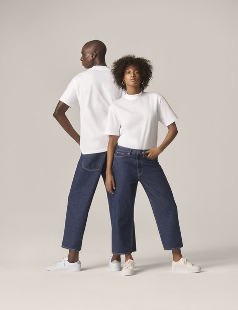 H&M Breaks Gender Barriers With Its First Ever Unisex Collection Clothing Line Photoshoot, Fashion Gender Neutral, Denim Photography, Pose Mode, Gender Neutral Fashion, Inspiration Photoshoot, Genderless Fashion, Simple Clothing, Unisex Clothes