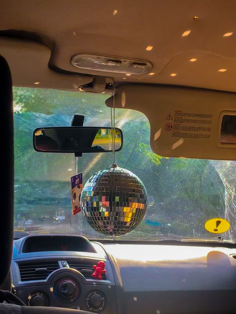 Pretty Car Decorations, Mirrorball Car Decor, Disco Ball In Car, Car Fairy Lights, Car Disco Ball, First Car Ideas, Car Interior Diy, Hippie Car, Car Deco