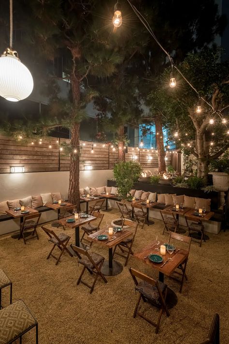 Backyard Restaurant, Outdoor Restaurant Patio, Restaurant Copycat, Party Restaurant, Outdoor Restaurant Design, Coffee Shop Interior Design, Restaurant Patio, Decoration Restaurant, Cafe Shop Design