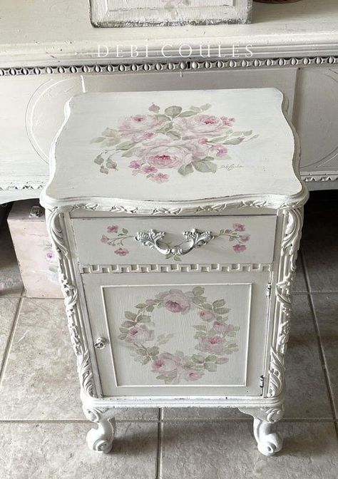 Cabinet Side Table, Debi Coules, Muebles Shabby Chic, Pink And White Roses, Shabby Chic Antiques, Shabby Chic Room, Painted Roses, Decoupage Furniture, New Home Decor