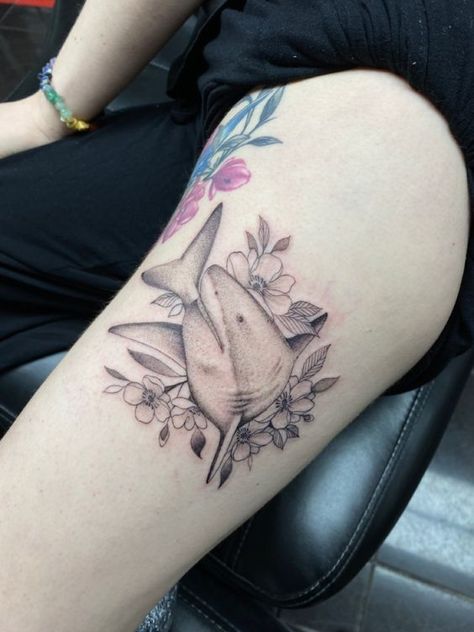 Get ready to dive into the world of shark tattoos and discover their unique symbolism and style. We invite you to learn more about their meaning, as well as choose a design that's right for you. Moutain Tattoos, Shark Tattoo Ideas, Shark Drawing, Shark Tattoo, Shark Tattoos, Apex Predator, Inner Strength, Butterfly Tattoo, Flower Tattoos