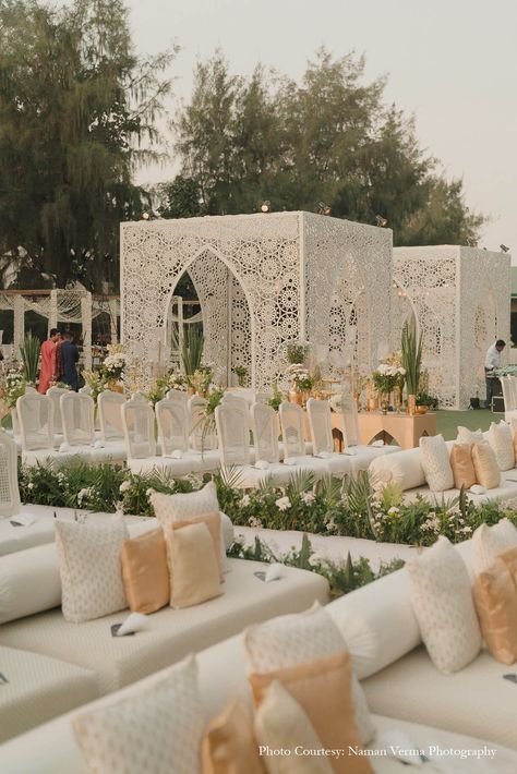 White Wedding Mandap, Indian Wedding Decoration Ideas, Wedding Decorations Indian, Wedding Decor Indian, Decor Indian Wedding, Indian Wedding Venue, Indian Wedding Decoration, Asian Wedding Decor, Indian Wedding Decorations Receptions