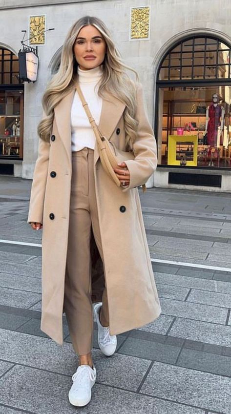 Long Trench Coat Outfit, Beige Coat Outfit, Beige Trench Coat Outfit, Long Beige Coat, March Outfits, Coat Outfit Casual, Long Coat Outfit, Camel Coat Outfit, Winter Coat Outfits