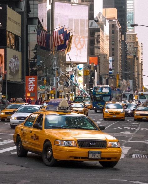 Nyc Taxi, New York Taxi, Airport Travel, Airport Transportation, Disney Magic Kingdom, Grand Prairie, Taxi Cab, New York Life, Wow Video