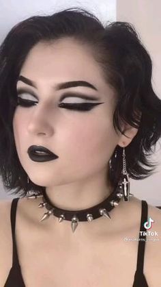 Goth Industrial Fashion, Cute Easy Goth Makeup, Emo Dress Up, 80s Goth Outfits Women, Goth Grunge Eyeliner, Punk Style Makeup, Cute Goth Haircuts, Gothic Make Up Ideas, Goth Makeup Step By Step