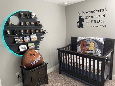 Baby Yoda Room Ideas, Star Wars Baby Nursery, Star Wars Themed Nursery, Star Wars Baby Room, Star Wars Boys Room, Decoracion Star Wars, Star Wars Bedroom, Star Wars Nursery, Star Wars Room