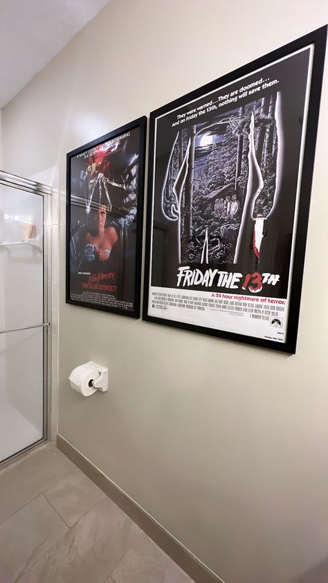 Bathroom decor with a killer twist! Movie Posters Home Decor, Movie Poster Living Room, Movie Poster Wall Decor, Horror Themed Bathroom, Horror Movie Room, Horror Movie Decor, Movie Poster Room, Movie Poster Frames, Classic Horror Movies Posters