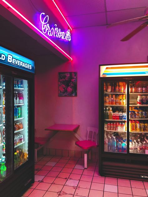 Light Photography Aesthetic, Diner Aesthetic, Violet Vintage, Retro Diner, Vintage Restaurant, Neon Nights, Cyberpunk Aesthetic, Vaporwave Aesthetic, Neon Aesthetic