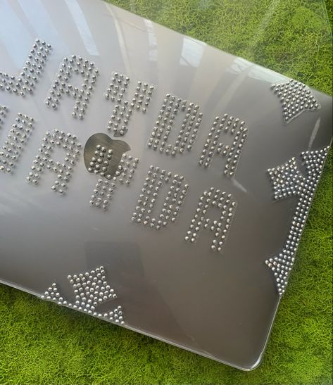 Rhinestone Macbook Case, Macbook Covers Aesthetic, Macbook Cover Stickers Aesthetic, Macbook Case Ideas Aesthetic, Bedazzled Laptop, Computer Case Aesthetic, Custom Macbook Wallpaper, Macbook Aesthetic Stickers, Macbook Cover Aesthetic