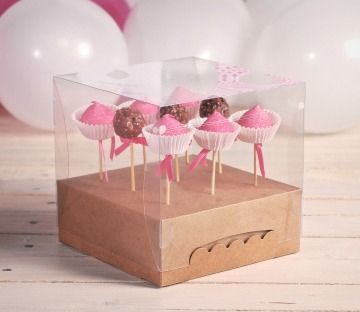 how to make gift box cake pops | Ideas / Where to buy boxes for cake pops Cake Pop Packaging, Pop Packaging, Cake Pops Ideas, Cake Pop Boxes, Cake Boxes Packaging, Cake Pop Bouquet, Gift Box Cakes, Cake Custom, Cake Pop Stands