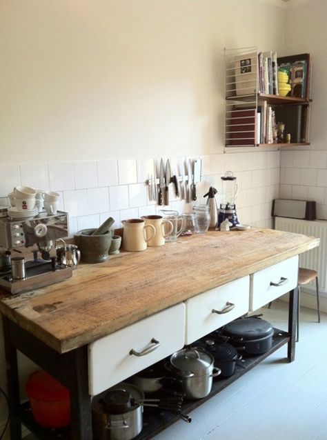 Rustic space Side Board, Pots And Pans, Kitchen Stuff, Butcher Block, Dream Kitchen, Kitchen Inspirations, Small Kitchen, A Kitchen, Stove