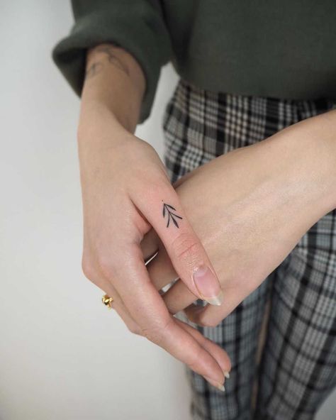 Finger Tattoo Symbols, Peircings Women, Tattoo Symbols And Meanings, Thumb Tattoos, Typography Tattoo, Small Finger Tattoos, Tattoo Symbols, Finger Tattoo For Women, Hand And Finger Tattoos