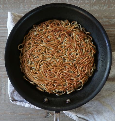 Crispy Chow Mein, Noodles Video, Lemongrass Pork, Fried Ramen, Fried Noodles Recipe, Pan Fried Noodles, Crispy Noodles, Chow Mein Recipe, Fried Noodles