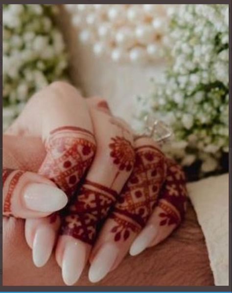 Wedding Nails With Mehndi, Nails For Nikkah, Nail Inspo For Engagement, Nails For Engagement Indian, Celebrity Wedding Nails, Wedding Nails Design Indian, Engagement Nails Indian, Indian Wedding Nails Design, Engagement Nails Ideas Indian