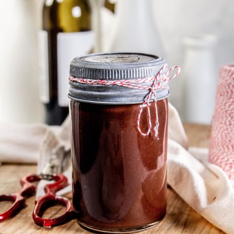 Red Wine Chocolate Sauce - Discover California Wines Mulled Wine Kit, Chai Concentrate, Creative Drinks, Caramel Sauce Recipe, Homemade Hot Fudge, Wine Chocolate, Hot Fudge Sauce, Craft Cocktail, Cocktail Kits