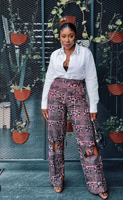 Ankara Palazo, Adire Styles, Nigerian Dress Styles, Ankara Trousers, African Print Pants, African Chic, Afrocentric Fashion, Cute Work Outfits, Blouse Casual Fashion