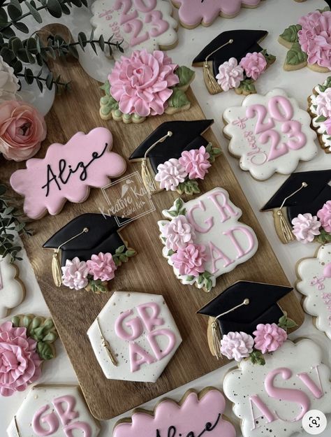 Grad Cake With Flowers, Phd Party, Pink Graduation Party, Law School Graduation Party, Graduation Party Pictures, Graduation Party Desserts, Graduation Treats, Nursing School Graduation Party, College Grad Party