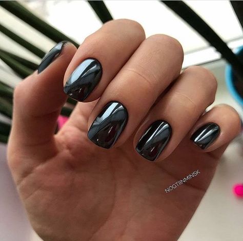 Black Nails Mirror Effect, Black Ombre Square Nails, Black Chrome Gel Nails, Black Chrome Nails Designs Short, Black Nails With Chrome Powder, Mirror Nails Design, Black Chrome Nails Designs, Black Chrome Nail, Black Chrome Nails