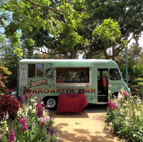 A mobile margarita truck? Cheers! Move over hamburgers and tacos. Margarita Truck, Cheer Moves, Foodtrucks Ideas, Margarita Bar, Bar Catering, Taco Truck, Food Truck Design, Food Trailer, Bar Set Up