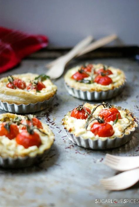 Goat Cheese Pesto, Cheese Tartlets, Tomato Goat Cheese, Vine Tomatoes, Christmas Appetizers, Tart Recipes, Vegetarian Cheese, Appetizers For Party, Goat Cheese