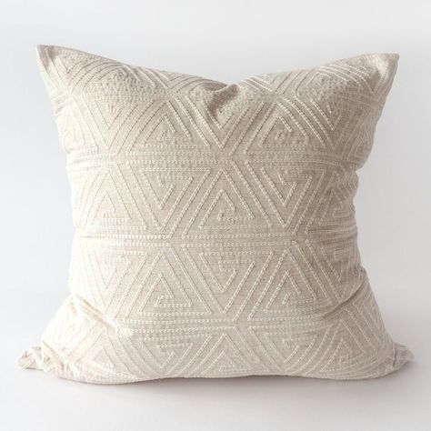 Mexican Pillows, Living Room Decor Neutral, Cushion Embroidery, Living Room Accessories, Living Room Shelves, Decorating Themes, Modern Throw Pillows, Neutral Living Room, Occasional Chair