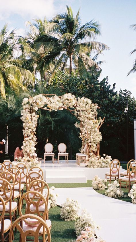 A serpentine wedding aisle bordered with a trail of white baby’s breath and pink roses led to a wooden mandap decorated with more of the same blooms for this tropical wedding in Miami. Head to the link for more gorgeous baby's breath wedding décor ideas. // Photo: Masson Liang Photography, Planner: Eventrics Indian Weddings & Events, and Florals: Petal Productions Wooden Mandap Indian Weddings, Tambrahm Wedding Decor, Indian Wedding Aisle Decor, Indian Wedding Aisle, Wooden Mandap, Bridesmaid Bouquet Alternatives, Baby's Breath Wedding, Hindu Wedding Decorations, Indian American Weddings