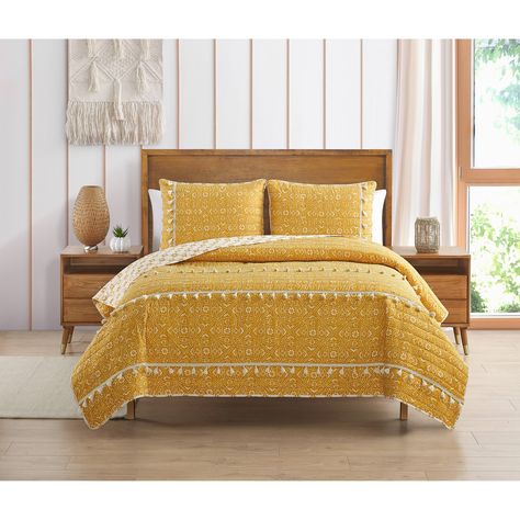 Yellow Bedding, King Bedding Sets, Bedroom Décor, Twin Quilt, Bedding Stores, Quilted Coverlet, Medallion Design, Size King, King Quilt