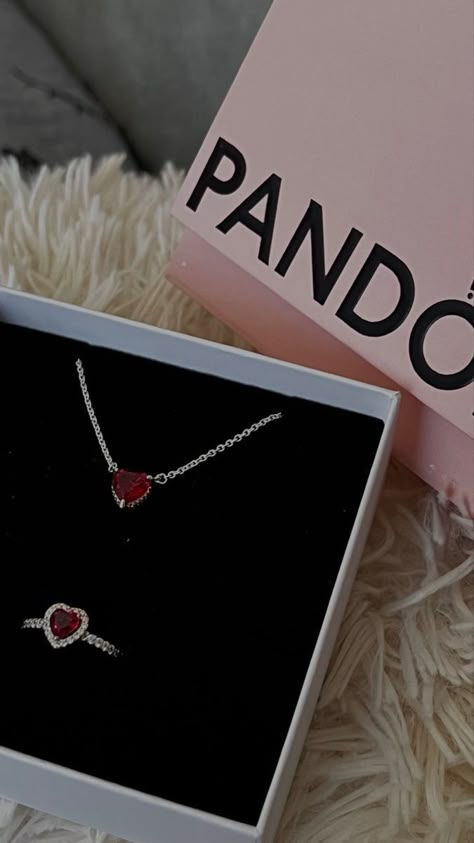 Promise Rings Pandora, Pandora Red, Pandora Bracelet Charms Ideas, Cute Promise Rings, Pandora Bracelet Designs, Red Heart Necklace, Pandora Heart, Pandora Necklace, Heart Red