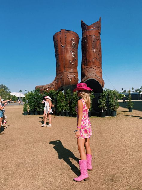 #stagecoach #festival #ootd #country #music #boots Cowboy Festival, Stagecoach Aesthetic, Stage Coach, Country Festival, Stagecoach Fashion, Music Festival Decor, Stagecoach Festival, Western Festival, Country Girl Aesthetic