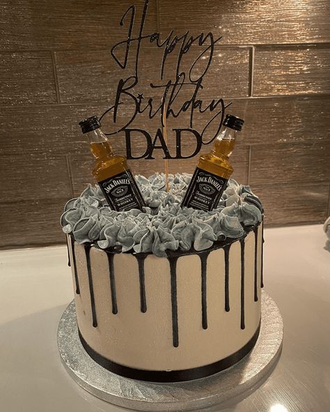 Cake Designs Birthday Alcohol, Cake For Alcohol Lovers, Small Beer Cake, Drinking Cake Ideas, Alcohol Design Cake, Alcohol Decorated Cakes, Alcohol Birthday Cake For Men Drinks, Anniversary Cake Table Ideas, Alcohol Cake Designs For Men