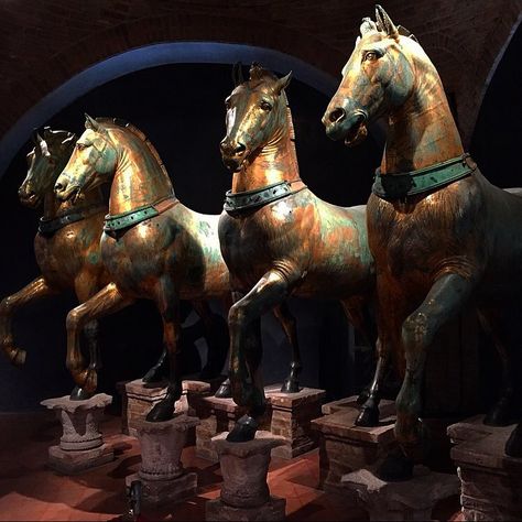 "The Horses of Saint Mark", San Marco Basilica, Venice.  The Horses of Saint Mark, also known as the Triumphal Quadriga, is a set of bronze… Canvas Painting Techniques, Chariot Racing, Four Horses, Canvas Painting Designs, Autumn Painting, Unique Canvas, Art Styles, Beautiful Horses, Art Techniques