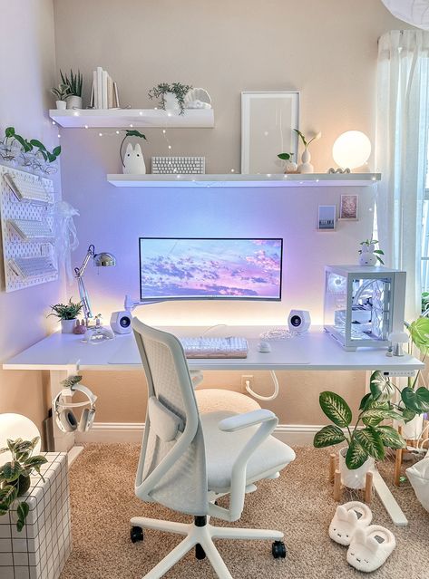 Ideas To Decorate Study Table, Gaming Desk Set Up, Computer Set Up, Desk Setup Bedroom, Cute Desk Ideas, White Computer Desk, Dream Setup, Home Office White, Desk Aesthetic