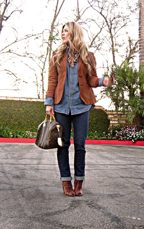 Brown Blazer Outfit, Denim On Denim Looks, Brown Corduroy Jacket, Denim On Denim, Boating Outfit, Corduroy Blazer, Casual Work Outfit, Outfit Winter, Casual Work Outfits