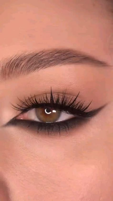 Makeup 2022, Ball Makeup, Prom Eye Makeup, Black Smokey, Makeup Tutorial Eyeliner, Eye Makeup Pictures, Swag Makeup, Pinterest Makeup, Eye Makeup Designs