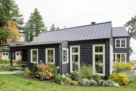 New England Style Cottage, Cottage House Exteriors, Lake Cottage Exterior, Small Lake Cottage, Cottage Addition, Scandinavian Exterior, Ranch Makeover, Modern Exteriors, Coastal Cabin