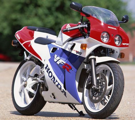 Honda VFR400R Honda Motorbikes, Womens Motorcycle Helmets, Ferrari 348, Acura Cars, Honda Vfr, Custom Motorcycle Helmets, Custom Sport Bikes, Power Bike, Japanese Motorcycle