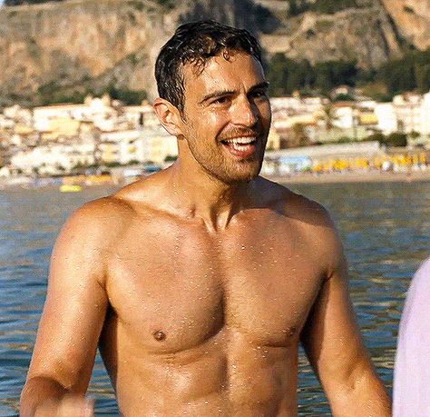 gracies-dzienny on Tumblr Theo James Shirtless, Divergent Theo James, Jim Sturgess, Theodore James, Tobias Eaton, Justin Bieber Images, Film And Tv, Theo James, Hot Actors