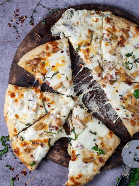 Parmesan White Sauce, Roasted Garlic Pizza, Homemade White Pizza, Garlic White Pizza, Pork Side Dishes, Vanilla Oatmeal, White Pizza Sauce, White Pizza Recipes, Garlic Pizza