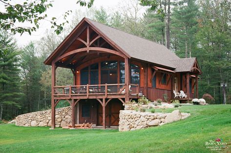 House Built Into Hillside, Barn Dominium, Tiny Living Room, Timber Frame Cabin, Farm Homes, Frame Projects, House On A Budget, Timber Frame Barn, Post And Beam Home