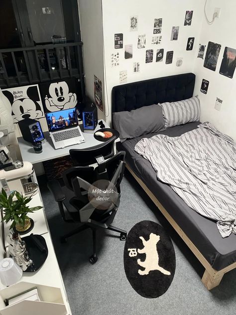 Small Room Setup, Dorm Room Layouts, Mens Room Decor, Small Dorm Room, Mens Bedroom Decor, Aesthetic Architecture, Chill Room, Bedroom Setup, Room Redesign