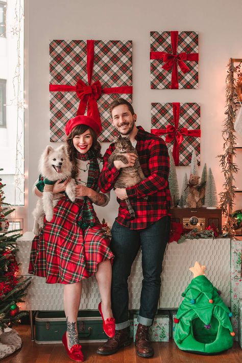 1940s Christmas, Christmas Sweater Outfits, Keiko Lynn, Christmas Family Photoshoot, Glamorous Christmas, Xmas Outfit, Christmas Outfit Ideas, Trendy Christmas Outfits, Christmas Wear