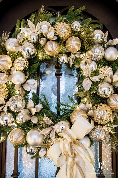 Silver and gold Christmas front door wreath Silver And Gold Christmas, Silver Gold Christmas, Silver Christmas Decorations, Christmas Decorations Wreaths, Christmas Front Porch, Gold Christmas Decorations, Christmas Front Doors, White Christmas Decor, Christmas Wreaths For Front Door