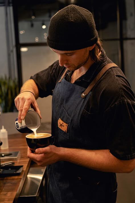 Coffee Bartender Aesthetic, Male Barista Aesthetic, Coffee Shop Marketing Photos, Barista Aesthetic Boy, Coffee Shop Lifestyle Photography, Barista Pose Reference, Coffeshop Photography, Barista Reference, People At Coffee Shop