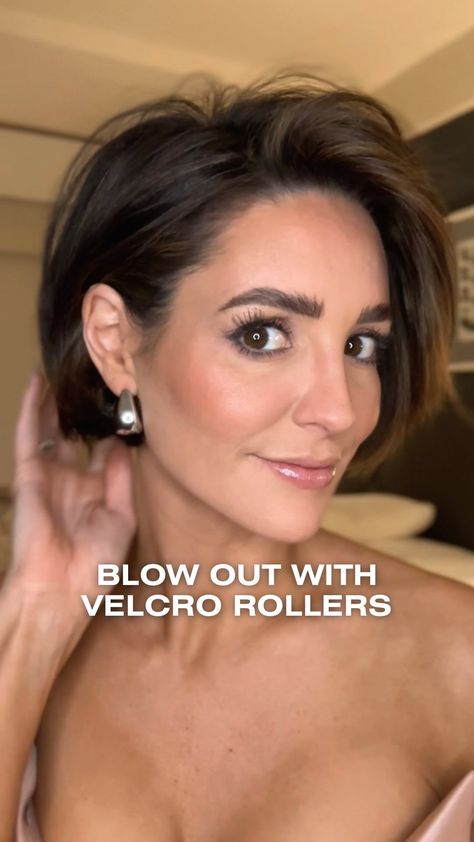 19 months grown out and can finally use rollers😄😄 The longer form video will be posted to YouTube but here are more detailed tips when… | Instagram Long Lob Hairstyle, Chin Length Brunette Hair With Highlights, Curled Lob Hairstyle, Arielle Kebbel Short Hair, Rachel Eggie Hair, Short Lob With Bangs, How To Style Short Bob, Short Bob Wavy Hair, Short Hair Blowout