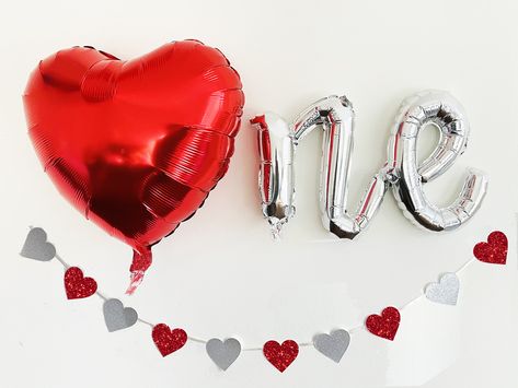 Perfect for a valentine 1st birthday or a heart first birthday. This red and silver themed happy 1st birthday collection is stunning. A red heart and silver ne blend together to spell one, we have added a garland of hearts in matching colors to compliment this balloon set. This first birthday party box is a easy to assemble with no helium required. Fill all balloons with air and use the adhesive strips to attach hearts to string. Secure on wall and you have the perfect 1st birthday backdrop or p Valentines 1st Birthday, February Birthday Party Ideas, Heart Themed Birthday, First Birthday Party Decor, Birthday Party Box, Valentines Birthday Party, Birthday Heart, One Year Birthday, Valentines Birthday