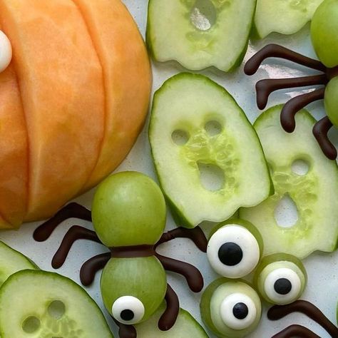 Spooky Food, Halloween Food Treats, Kids Cooking, Halloween Eyeballs, Halloween Eyes, Cupcake Decorating, Halloween 2023, Halloween Food, Fruit Platter