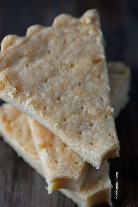 Shortbread ~ Shortbread makes an easy, elegant, and oh so delicious cookie recipe. This family favorite shortbread recipe is perfect for entertaining or giving as gifts. Shortbread Recipe, Shortbread Cookie Recipe, Shortbread Recipes, Shortbread Cookie, Delicious Cookie Recipes, Yummy Sweets, Tea Cakes, How Sweet Eats, Cookie Desserts