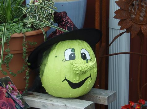 Witch Painted Pumpkin Faces Pumpkin Faces Pictures, Witch Face Paint, Pumpkin Face Paint, Halloween Pumpkin Crafts, Creative Pumpkin Painting, Witch Painting, Halloween Pumpkin Designs, Witch Pumpkin, Painted Pumpkin