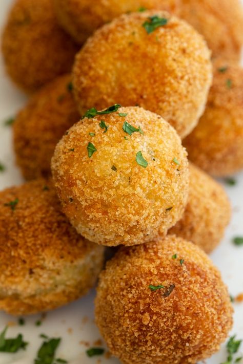 Easy Double Cheese Mozzarella Balls - An Italian in my Kitchen Recipes With Mozzarella, Mozzarella Balls Recipe, Italian Fries, Mozzarella Recipe, Mozzarella Balls, Cheese Mozzarella, Mozzarella Recipes, Balls Recipe, Perfect Appetizers